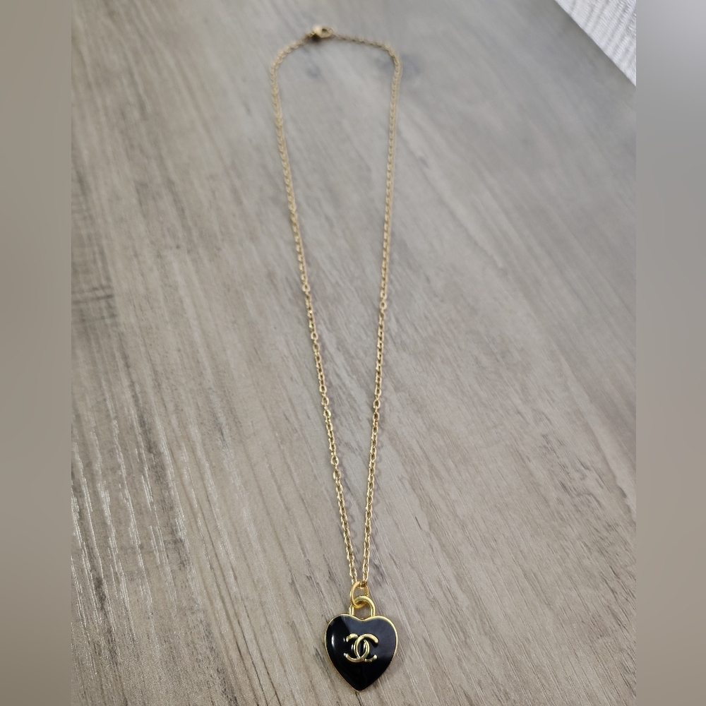 Chanel Black/Gold CC Heart Stamped Zipper Pull/14k Gold Plated Chain - Picture 2 of 5